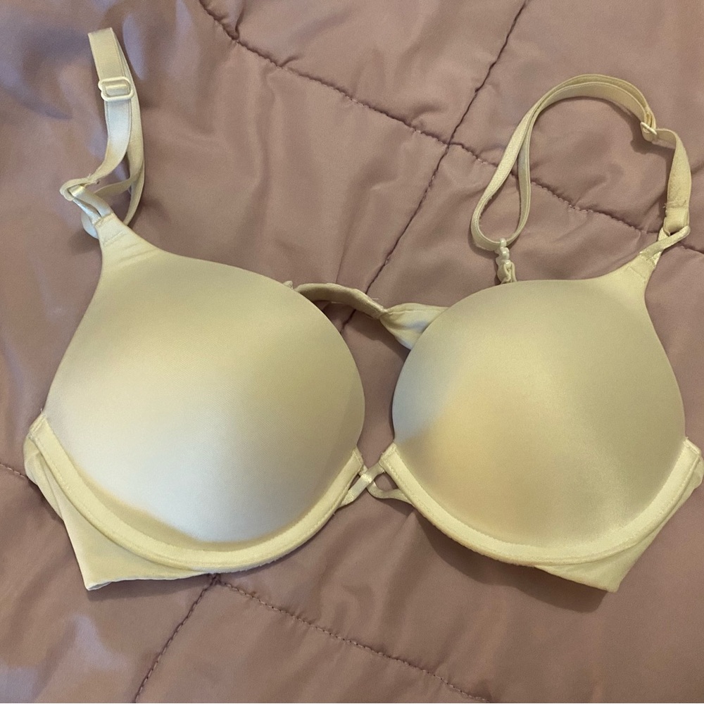 Victoria’s Secret bombshell bra